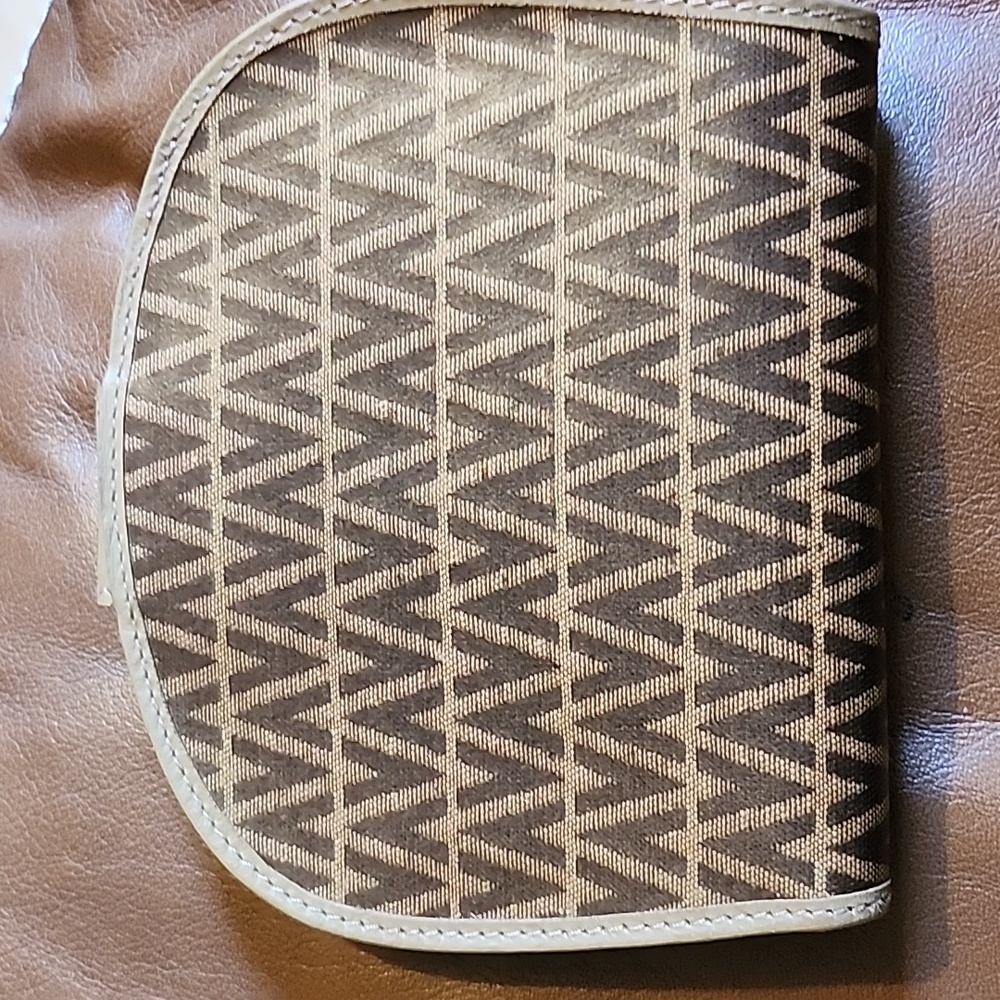 Mario Valentino  Wallet - Picture 3 of 15